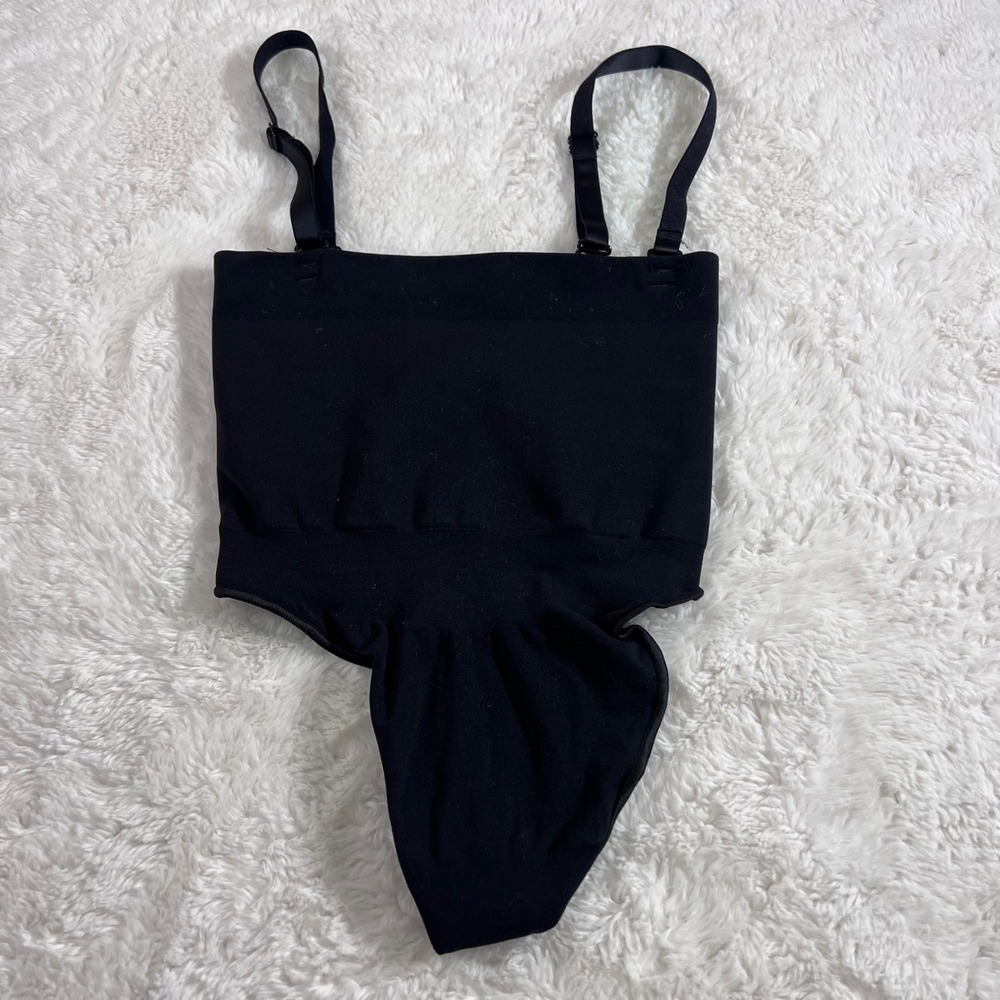 SKIMS Women's Sculpting High Waisted Thong Onyx Black Seamless Shapewear Medium